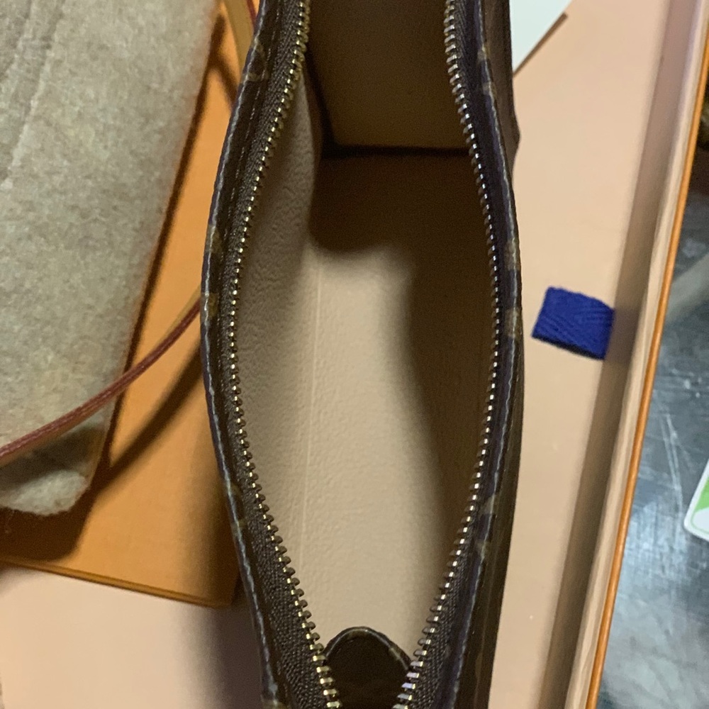 Sold Louis Vuitton Toiletry 15 - Picture 10 of 16